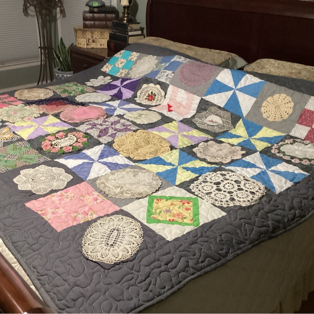 Vintage America Multicolor Patchwork Quilt with Gray Border